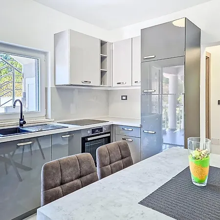 Appartement Noan-3 By Interhome Pridraga